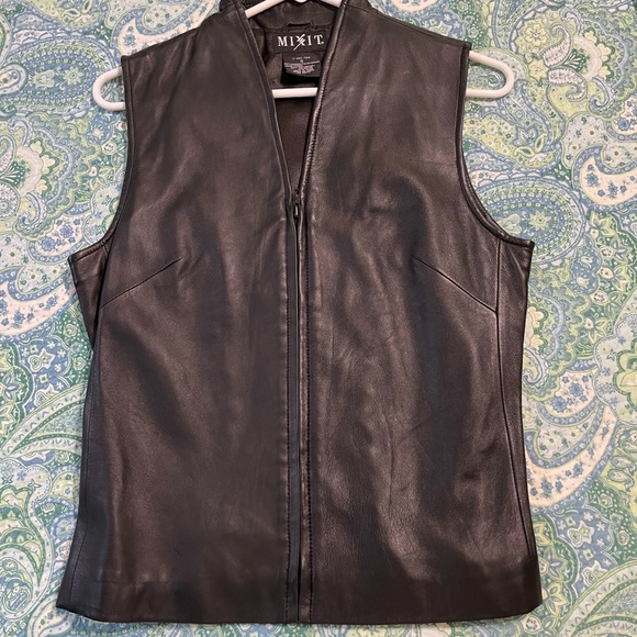 Black Leather Vest EUC - Picture 1 of 3
